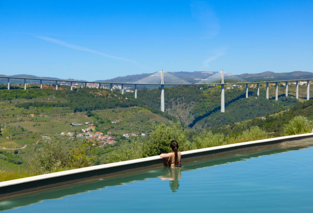 Mw Douro Wine & Spa Santa Marta de Penaguião Zewnętrze zdjęcie View of the bridge from the swimming pool of the hotel