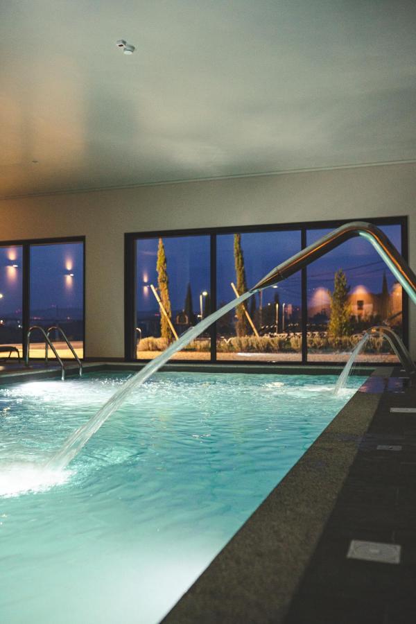 Mw Douro Wine & Spa Santa Marta de Penaguião Zewnętrze zdjęcie The swimming pool at the hotel