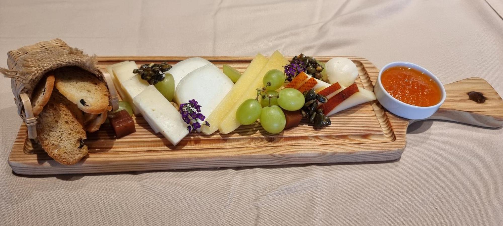 Mw Douro Wine & Spa Santa Marta de Penaguião Zewnętrze zdjęcie Cheese platter